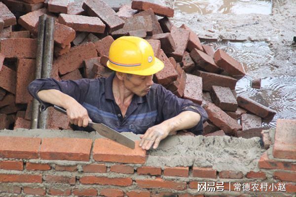 砌塊墻怎么固定在墻上（固定砌塊墻基礎加固技術要點）