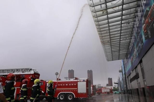 大跨度鋼結構建筑火災,應使用（大跨度鋼結構建筑火災應急演練）